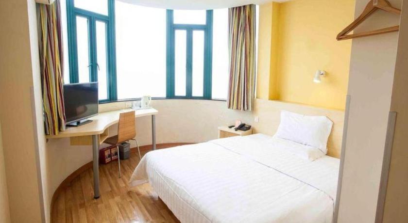 7 Days Inn Shanghai Minhang Dongchuan Road Jiaotong University Exterior photo